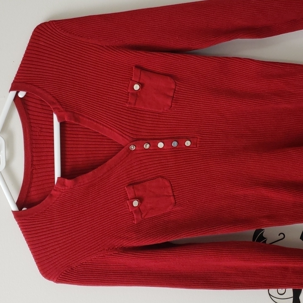 Long Sleeve Red Pocketed Medium VNeck Top - Picture 3 of 6